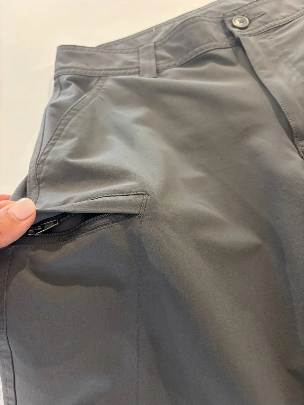 Columbia Men's Gray Stretchy Performance Shorts. Golf-Hiking-Outdoors. Size 32